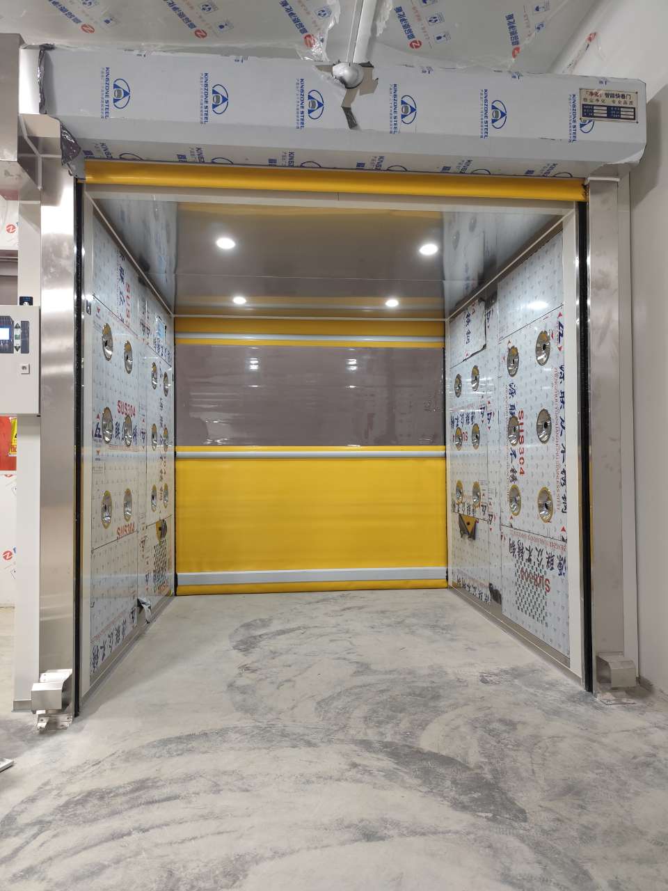 泰安樂邦環(huán)?？萍加邢薰揪砗熼T風(fēng)淋室安裝